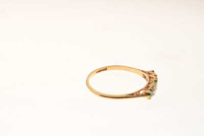 Lot 21 - Five-stone diamond and emerald ring