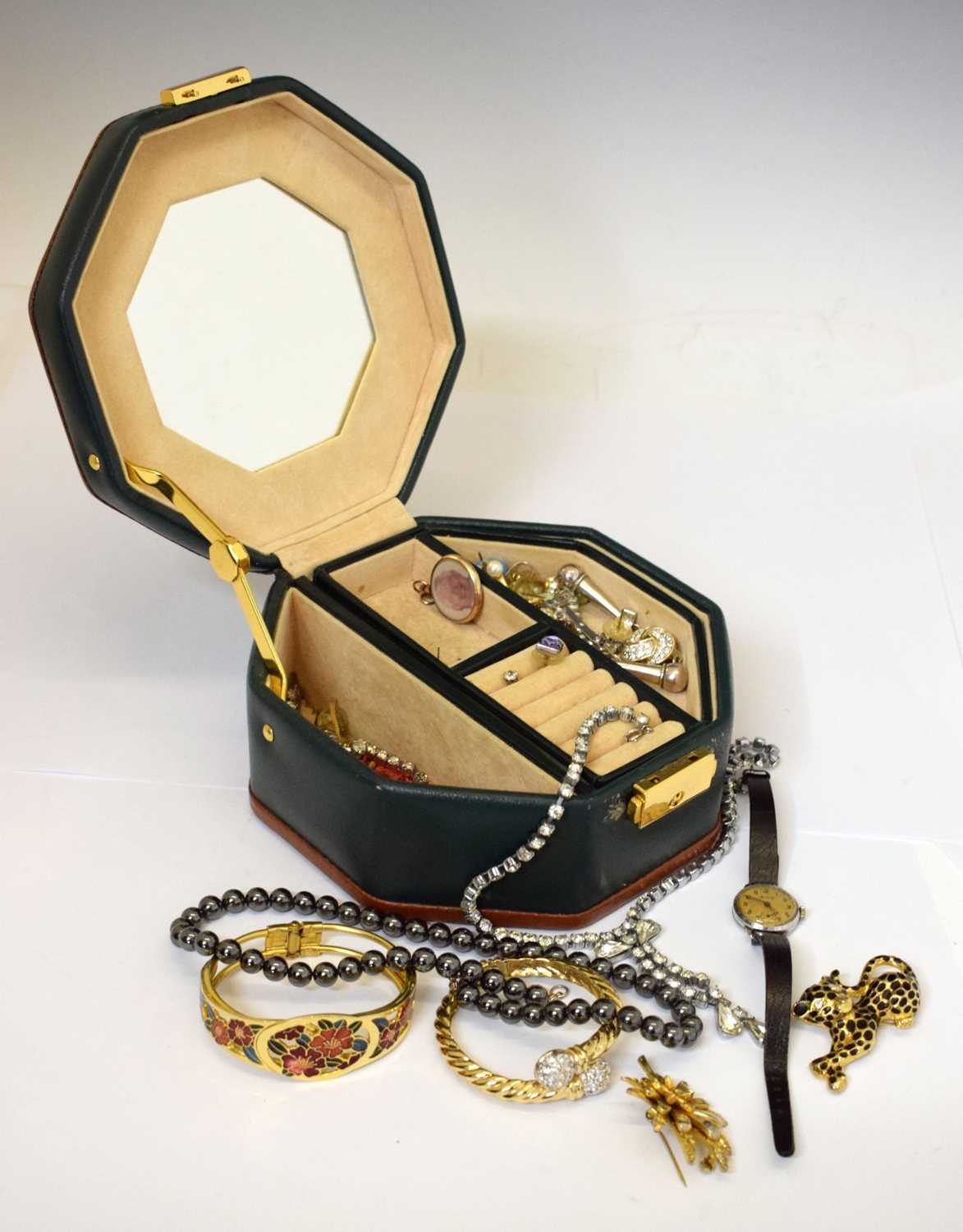 Lot 101 Assorted Costume Jewellery In Box
