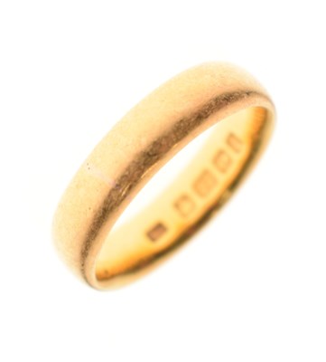 Lot 26 - 22ct yellow gold wedding band