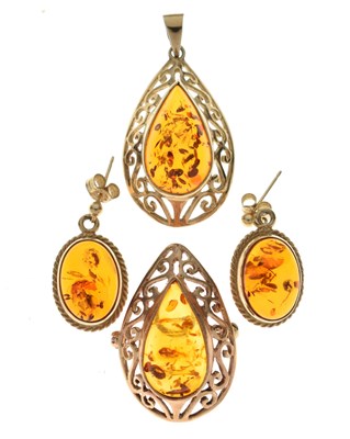 Lot 79 - Amber teardrop shaped 9ct gold pendant