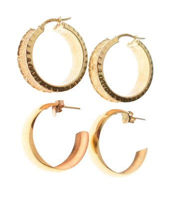 Lot 72 - Two pairs of 9ct yellow gold hoop earrings