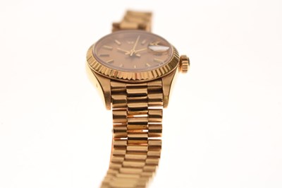 Lot 79 - Rolex - Lady's 18K gold Datejust chronometer bracelet watch, ref. 69178