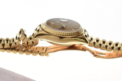 Lot 79 - Rolex - Lady's 18K gold Datejust chronometer bracelet watch, ref. 69178