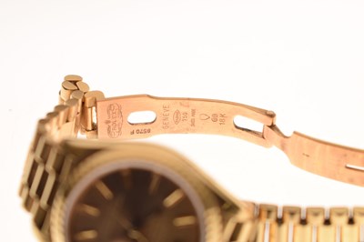 Lot 79 - Rolex - Lady's 18K gold Datejust chronometer bracelet watch, ref. 69178