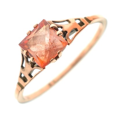 Lot 14 - Early 20th century orange-coloured sapphire rose gold ring