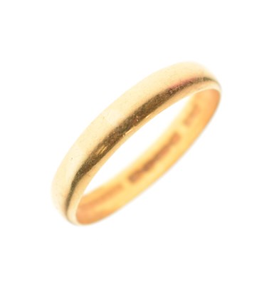 Lot 25 - 22ct gold wedding band