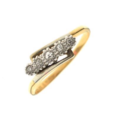 Lot 7 - Five-stone crossover diamond ring