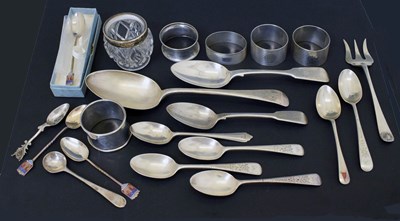 Lot 149 - Quantity of silver items to include a pair of George V silver napkin rings, etc