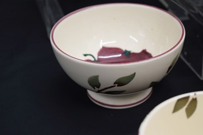 Lot 387 - Emma Bridgewater 'Hellebore' pattern tea and dinnerwares