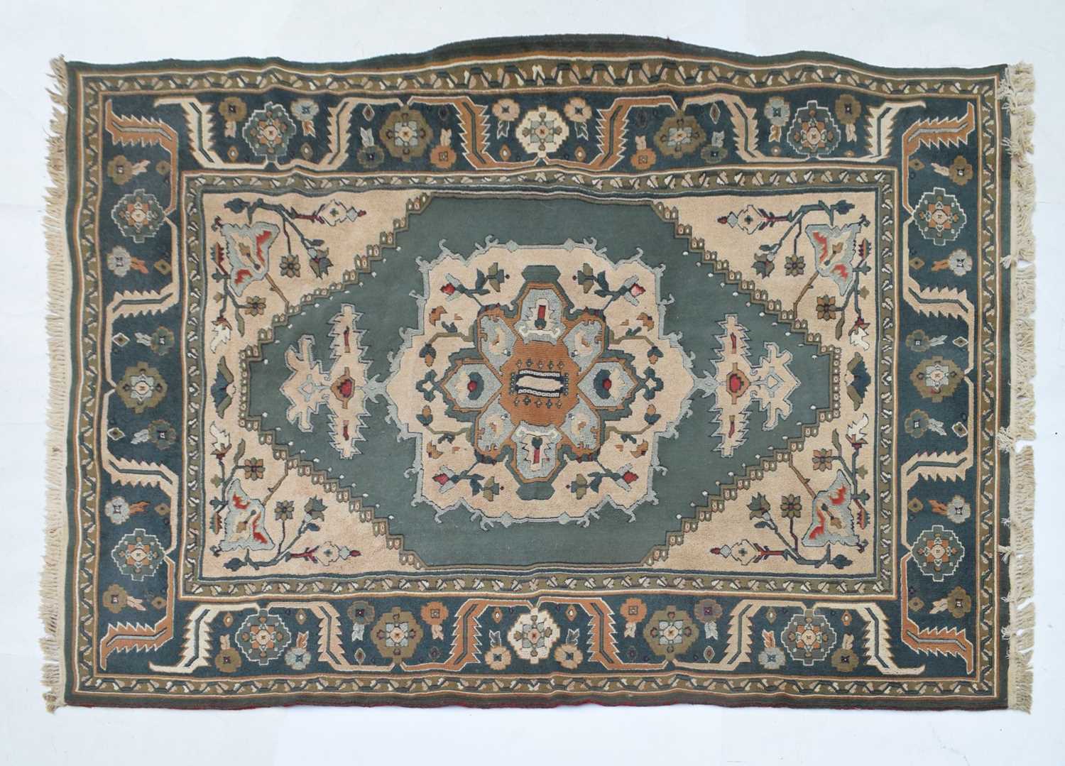 Wool Rug Eastern Lot 576 - Machine-made Eastern-style wool rug