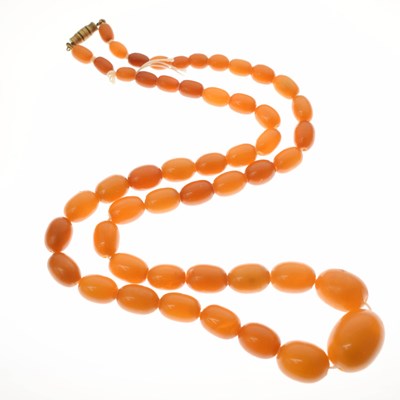 Lot 43 - Butterscotch amber graduated oval bead necklace