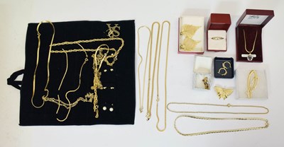 Lot 83 - Quantity of yellow metal costume jewellery