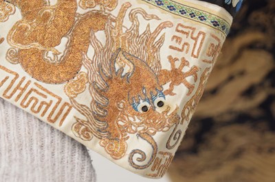 Lot 331 - Chinese silk 'dragon' robe