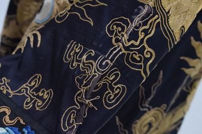 Lot 331 - Chinese silk 'dragon' robe