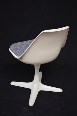 Lot 481 - Maurice Burke for Arkana - Circa 1960s extending Tulip table