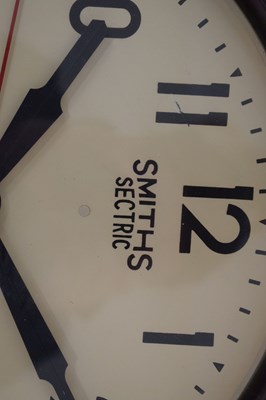 Lot 410 - Smiths 'Sectric' bakelite framed electric wall clock
