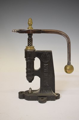 Lot 194 - Daude No.11 Paris cast iron hand operated punch