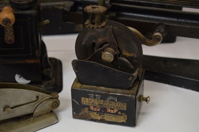 Lot 194 - Daude No.11 Paris cast iron hand operated punch