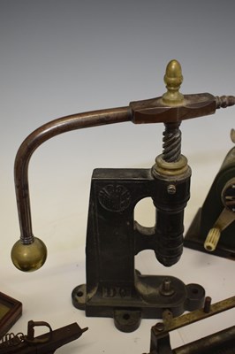 Lot 194 - Daude No.11 Paris cast iron hand operated punch