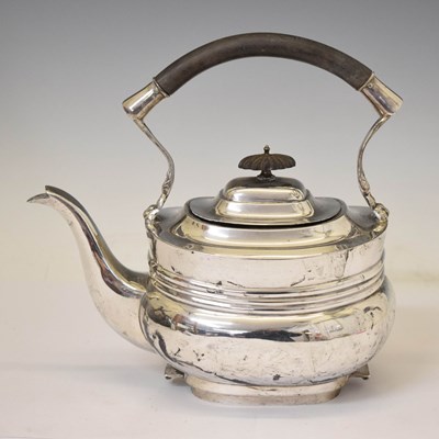 Lot 137 - Edward VII silver tea kettle