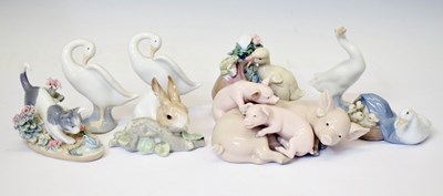 Lot 288 - Group of eight Lladro figures