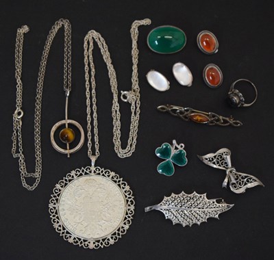 Lot 78 - Assorted silver jewellery