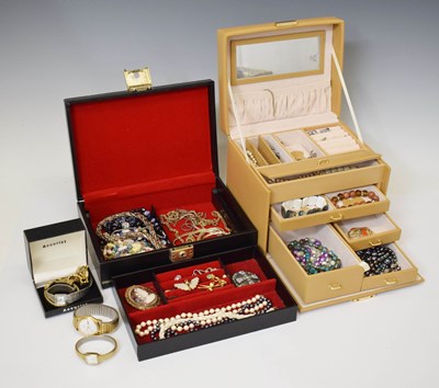 Lot 93 - Collection of costume jewellery