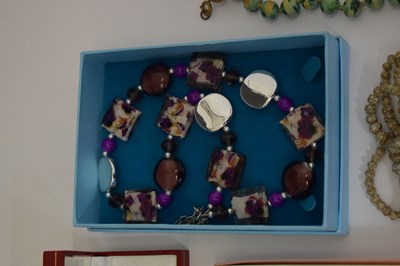Lot 92 - Quantity of costume jewellery