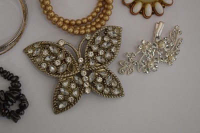 Lot 92 - Quantity of costume jewellery