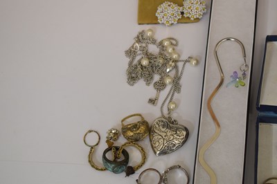 Lot 92 - Quantity of costume jewellery