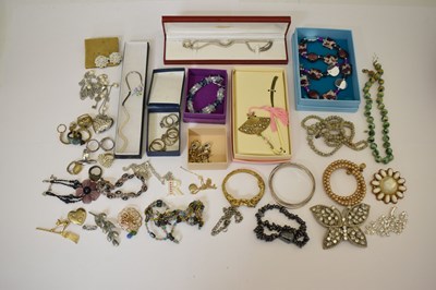 Lot 92 - Quantity of costume jewellery