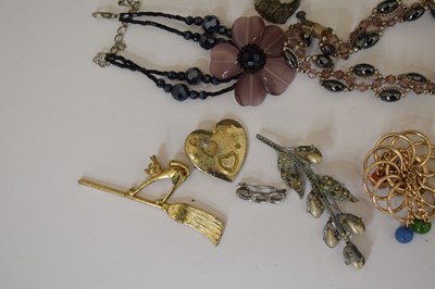 Lot 92 - Quantity of costume jewellery