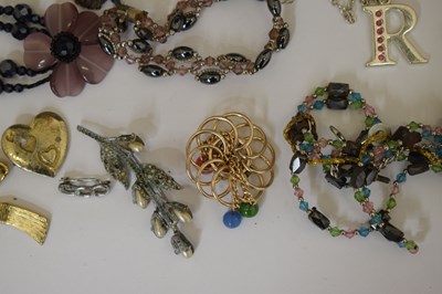 Lot 92 - Quantity of costume jewellery
