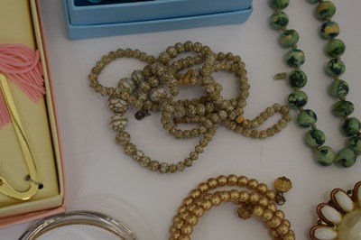 Lot 92 - Quantity of costume jewellery