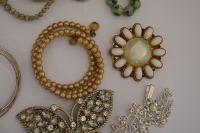 Lot 92 - Quantity of costume jewellery