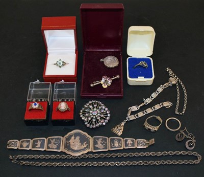 Lot 90 - Collection of silver jewellery