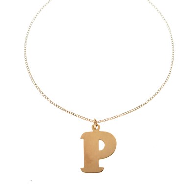 Lot 52 - 9ct gold initial 'P' pendant and chain