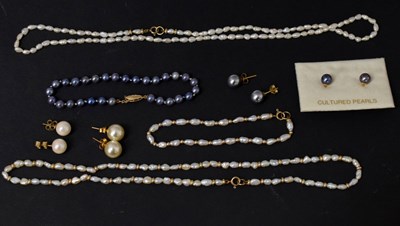 Lot 81 - Collection of freshwater and cultured pearl jewellery