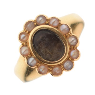 Lot 13 - 18ct gold mourning ring