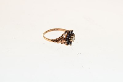 Lot 1 - 9ct gold cluster ring