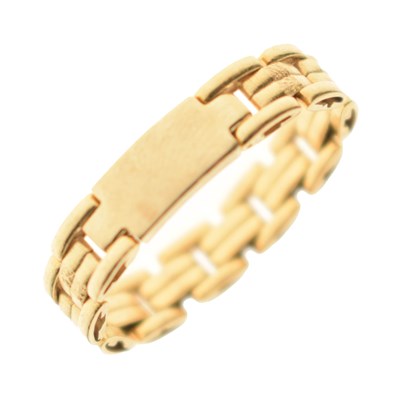 Lot 31 - Italian yellow metal flexible link ring