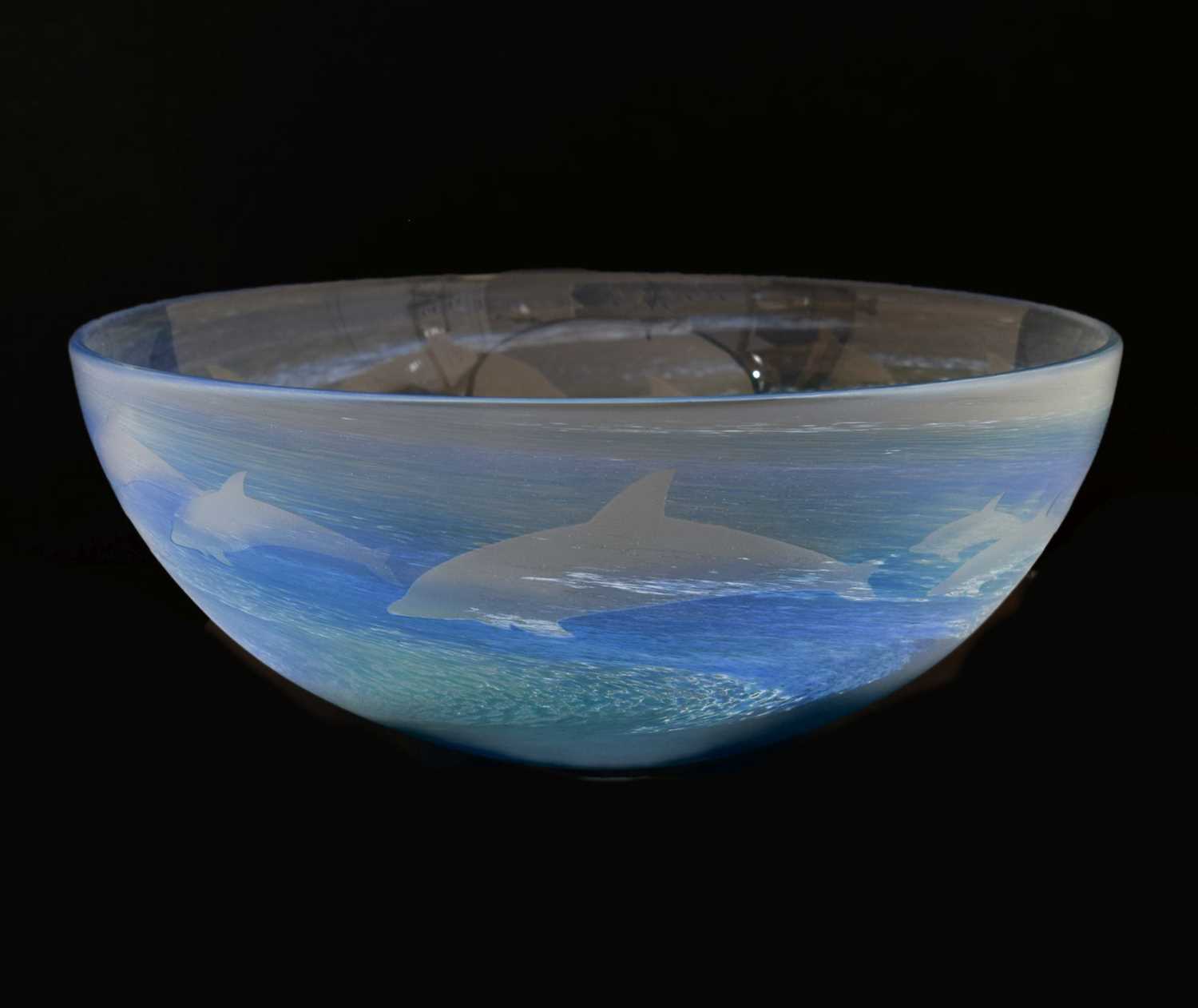 Lot 443 - Malcolm Sutcliffe (b.1954), contemporary studio glass cameo bowl