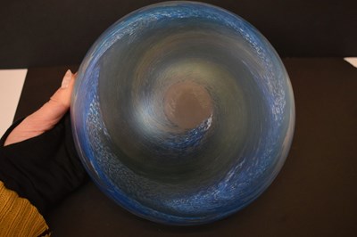 Lot 443 - Malcolm Sutcliffe (b.1954), contemporary studio glass cameo bowl