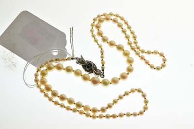 Lot 77 - Graduated cultured pearl necklace