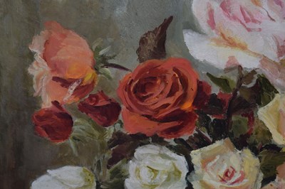 Lot 465 - Joan Bates (20th century) - Oil on canvas - Still life of roses