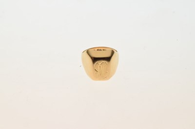Lot 37 - Swedish 18K gold signet ring