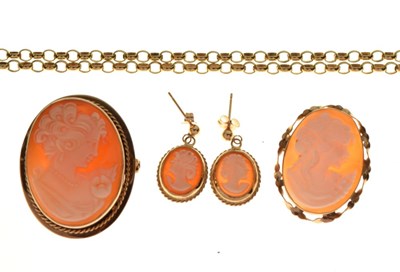 Lot 61 - 9ct gold belcher-link chain, two 9ct gold cameo brooches