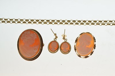 Lot 61 - 9ct gold belcher-link chain, two 9ct gold cameo brooches