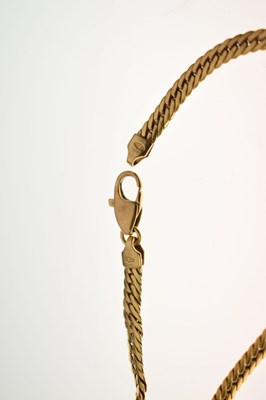 Lot 82 - 9ct gold graduated curb link necklace