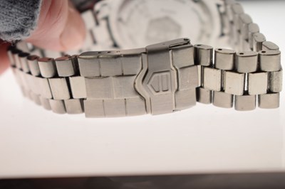 Lot 96 - Tag Heuer - Gentleman's Professional stainless steel bracelet watch, model 2000